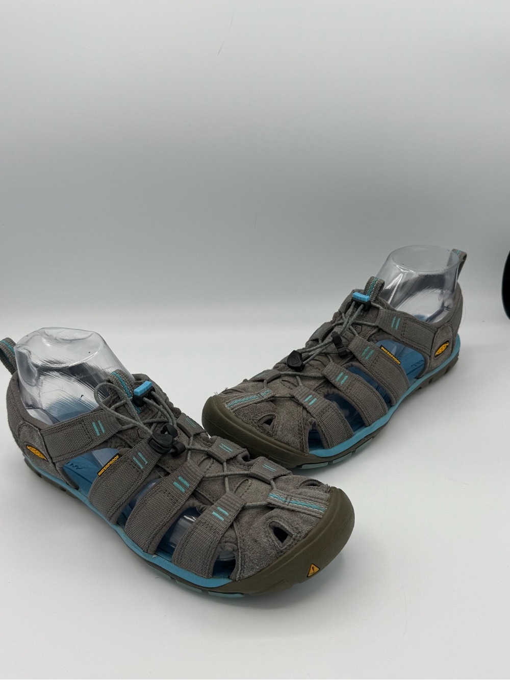 Keen Clearwater CNX Hybrid Hiking Trail Water Adventure Sandals- Gray and Blue